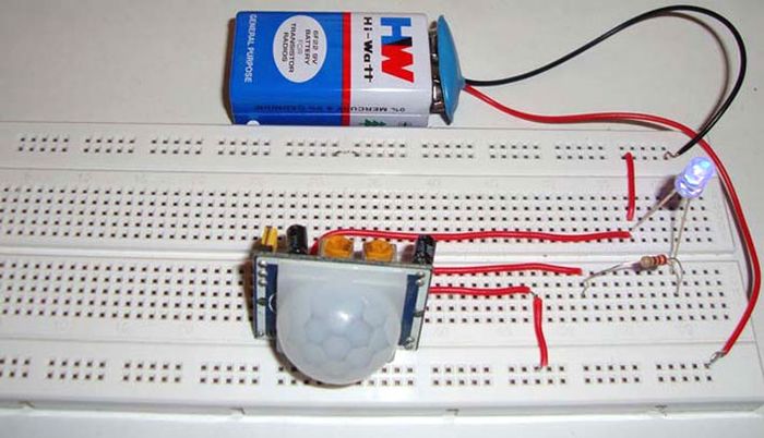 PIR Sensor Based Motion Detector-Sensor Circuit